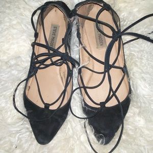 Black strappy Steve Madden flats!